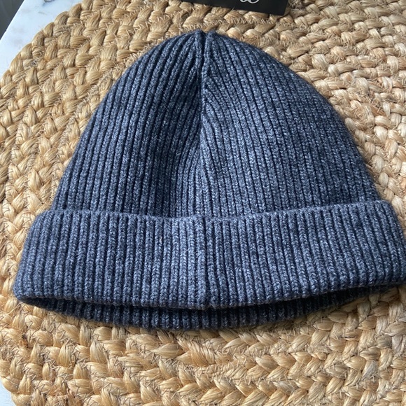 True Religion Patch Logo Ribbed Beanie Cashmere Lambswool Blend Hat - Picture 6 of 6